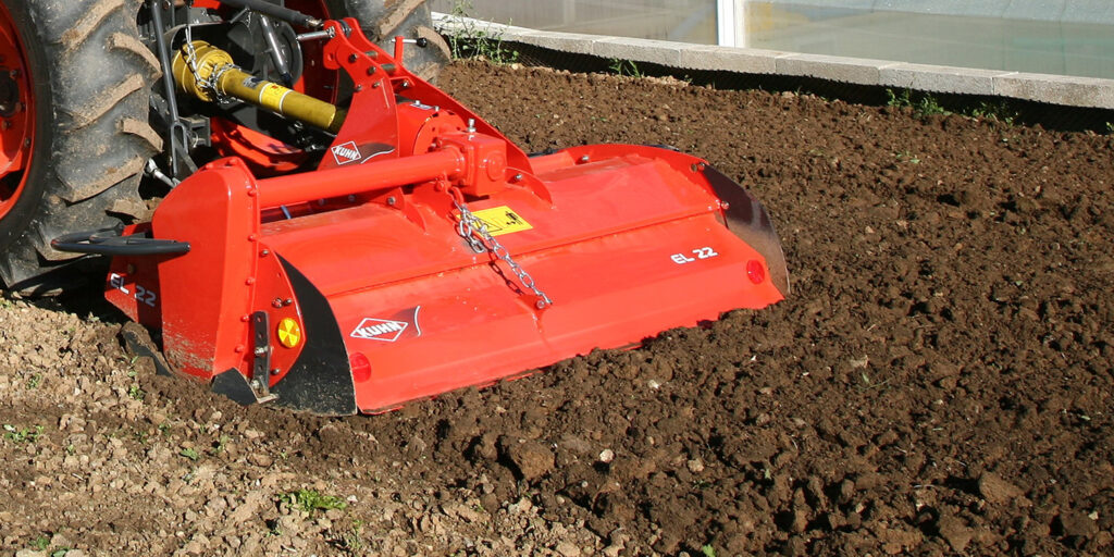 KUHN EL 22 rotorfræser KUHN EL rotorfræser Op til 25 hk. Arbejdsbredde 1,26-1,47 m. Arbejdsdybde 5-12 cm.