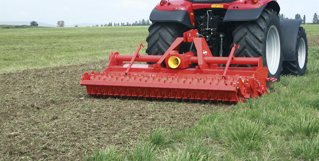 KUHN EL 162 rotorfræser KUHN fræsere - for traktorer op til 165 hk Op til 165 hk. Arbejdsbredde 2,50-3,00 m. Arbejdsdybde 8-25 cm. Flere rotortyper.